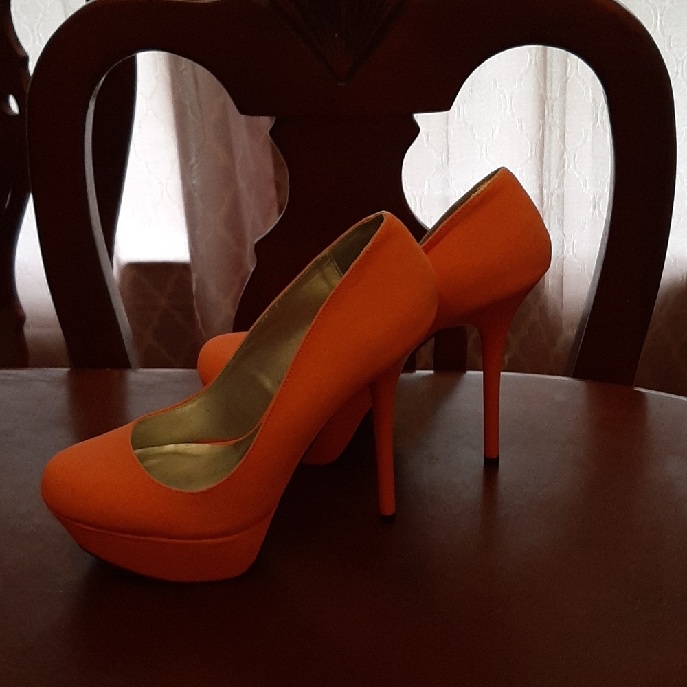 Peach colored heels size 9